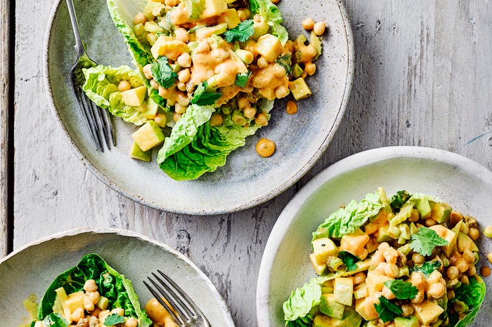 Coronation salad recipe with chickpea and apple