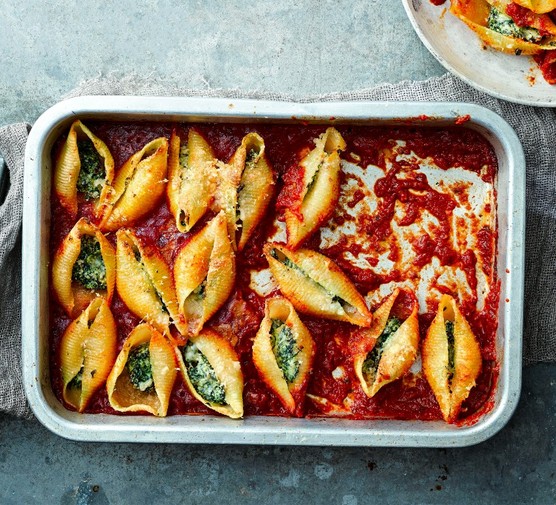 Stuffed pasta shells with spinach and ricotta pasta shells stuffed with spinach and ricotta