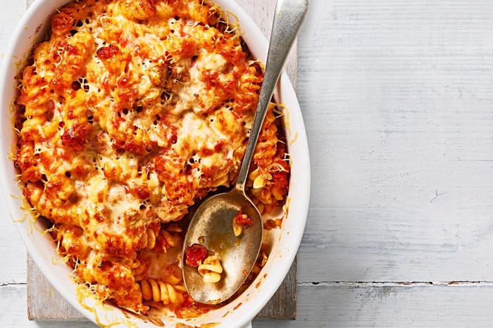Tuna melt pasta bake in an oval dish